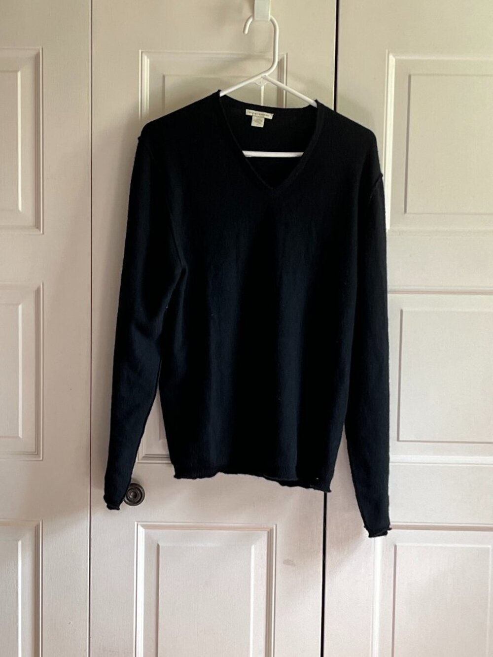 White + Warren 100% Cashmere V-Neck Sweater - Black Size L